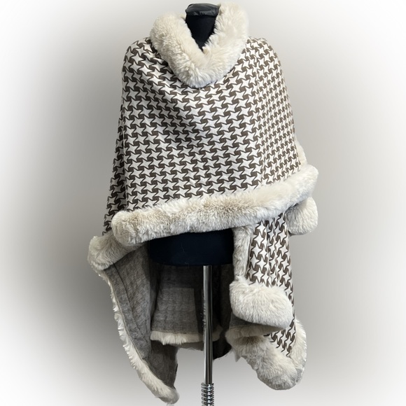 Cream and Brown Houndstooth with Faux Fur - Picture 1 of 6